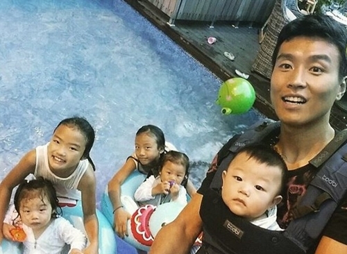 이동국, 오남매와 추석 수영장 나들이 “아빤 슈퍼맨”