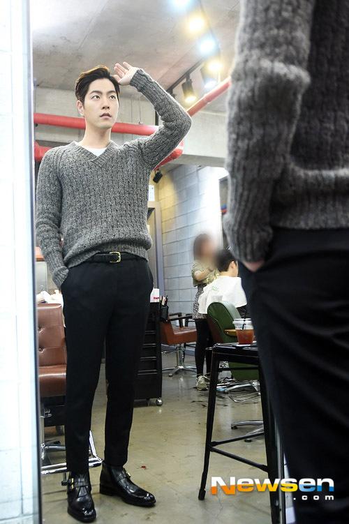 [포토엔]홍종현, 뭘해도 남다른 모델 기럭지~ (헤어숍 풍경)