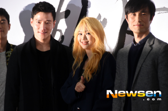 [포토엔]쥬니 ‘노란 헤어스타일이 잘 어울리네’