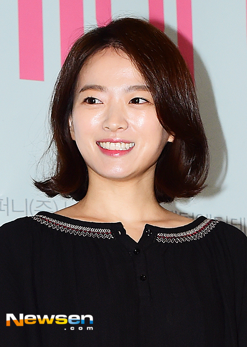 [포토엔]천우희 ‘더 예뻐진 얼굴에 단아한 시사회 패션’