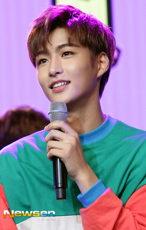 [포토엔]로미오 현경 ‘순정만화 찢고 나온 조각미모’