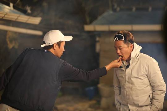 ‘삼시세끼’ 에릭, 이서진에 음식 먹여주는 불새 동생 ‘불타는 우정’