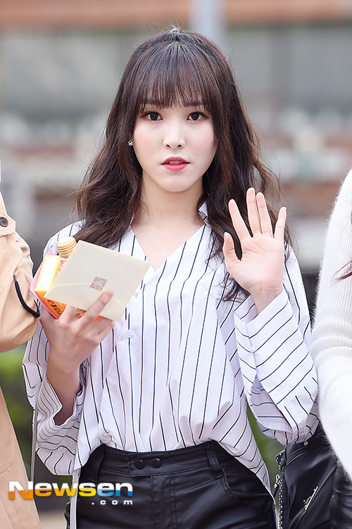 [포토엔]여자친구 유주 ‘청순미 물씬’