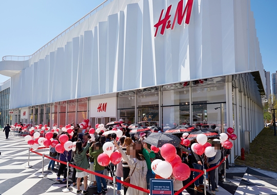 H&M, 송도 트리플 스트리트점 그랜드 오픈
