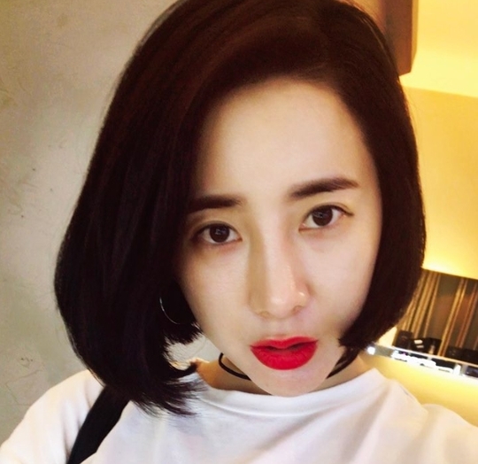 “긴머리 포기” 서인영 근황, 단발+레드립으로 완성한 센언니 포스