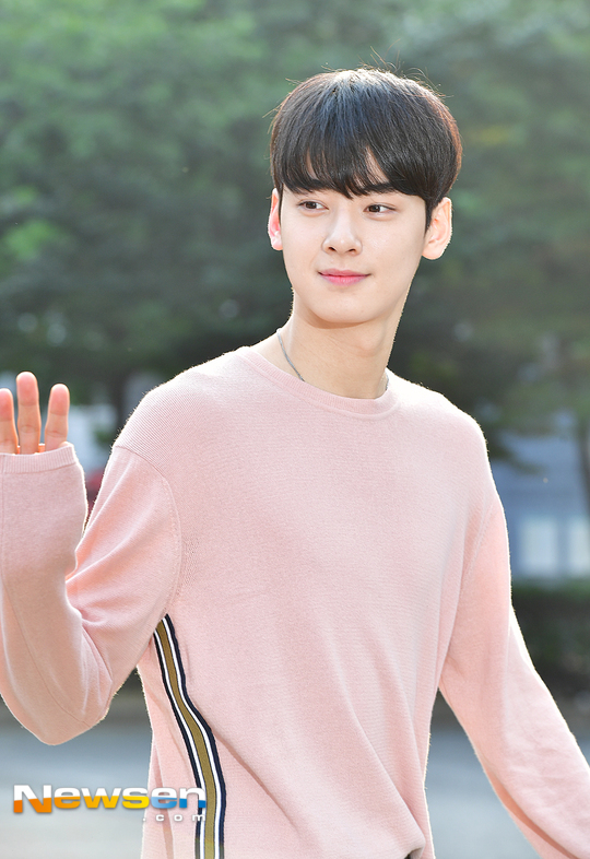 [포토엔HD] 차은우 ‘이른 아침에도 얼굴천재’(뮤직뱅크 출근길 패션)