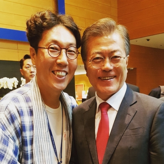 “이런 기회가 또 올까?” 김영철, 문재인 대통령과 독일서 다정샷 