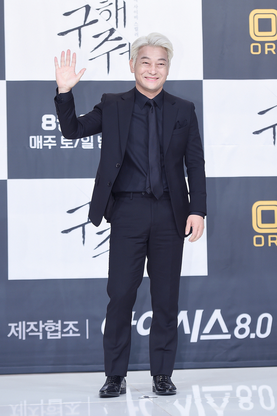 [포토엔HD]조성하 ‘화려한 헤어컬러’ 