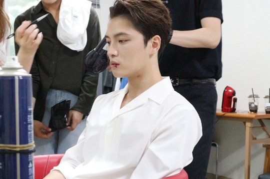 “‘맨홀’ 김재중, 쉴 틈 없이 연습..열정에 스태프 칭찬 봇물”