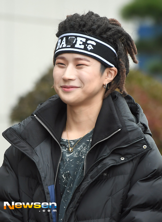 [포토엔HD] 열혈남아 마르코 ‘비 쓰러뜨린 그 눈웃음’(더 유닛)