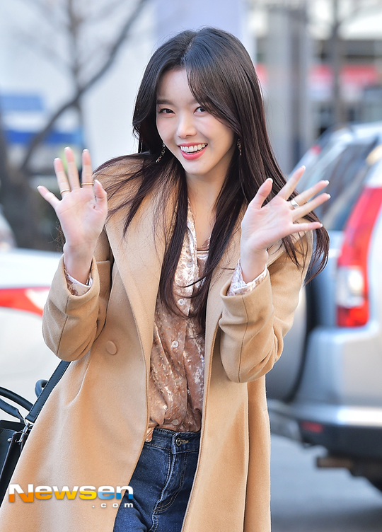 [포토엔HD] 더유닛 세리 ‘추워도 건치미소’