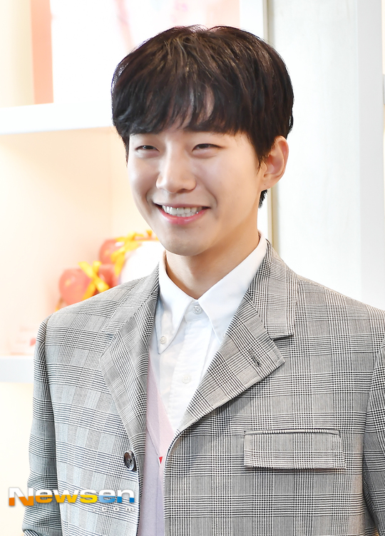 [포토엔HD]준호 ‘강추위 녹이는 함박 미소’