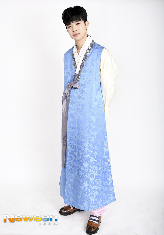 ‘더유닛’ 마르코 “5위 데뷔조 합류라니, 정말 행복해”(한복인터뷰①)