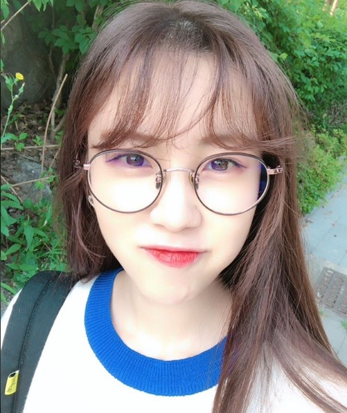 전효성, 날씨만큼 청량한 동안 미모 ‘안경 쓰니 고등학생 같아’