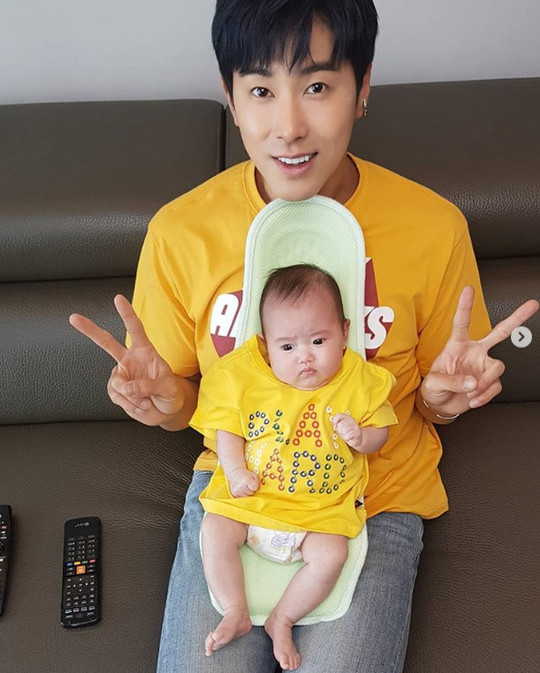 ‘나혼자산다’ 외삼촌 유노윤호, 인형 같은 조카와 인증샷[SNS★컷]
