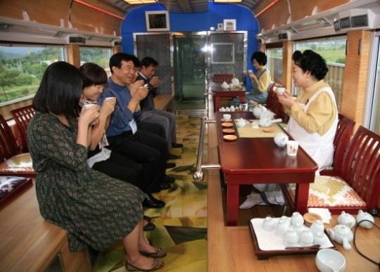 남도해양관광열차에서 즐기는 차 한잔의 여유