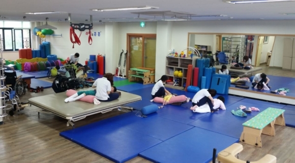 서울재활병원, 국립지체장애학교 치료 지원