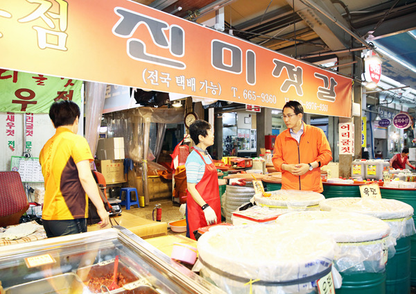 이완섭 서산시장, 취임 1주년 동부시장 방문