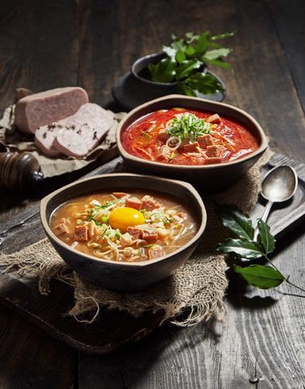 부대찌개와 국밥이 만났다…스쿨푸드 초겨울 국밥 신메뉴