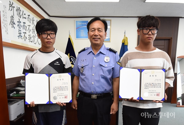 완도서 해상 추락 취객, 학생들이 구조