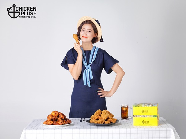 ‘치킨플러스’, 가수 솔비 전속모델 선정