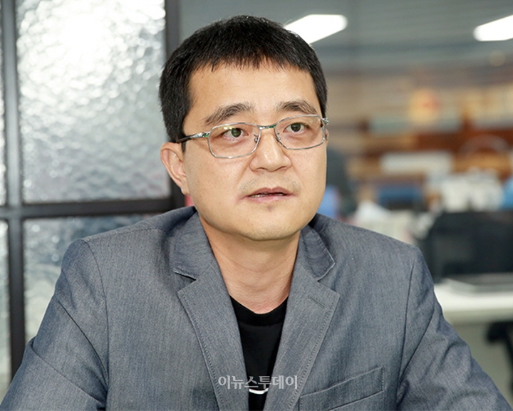 『반도체 전쟁』이정 작가 “ 반도체 산업 국가적 투자와 관리가 필요할 때”