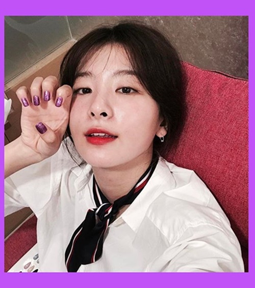 빨간맛 레드벨벳 슬기, 잡티 없는 피부 상큼… 오랜만에 네일 했어요