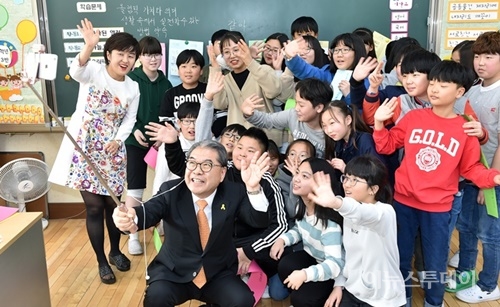 이재정 교육감, 연천 전곡초교 6학년 수업 참여