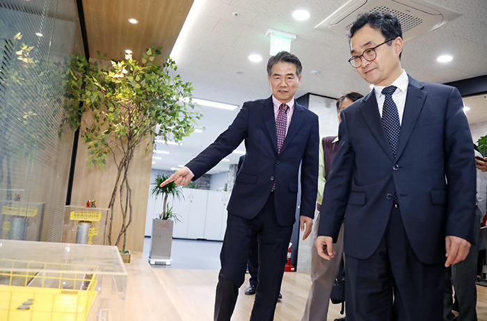 [포토] 박원주 특허청장, ㈜발맥스기술 방문