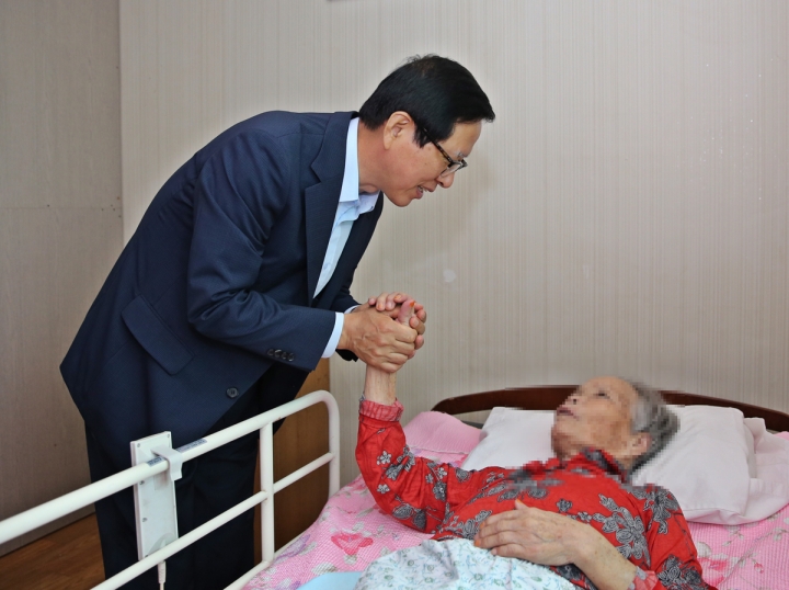 송귀근 고흥군수, 노인복지시설 위문 격려