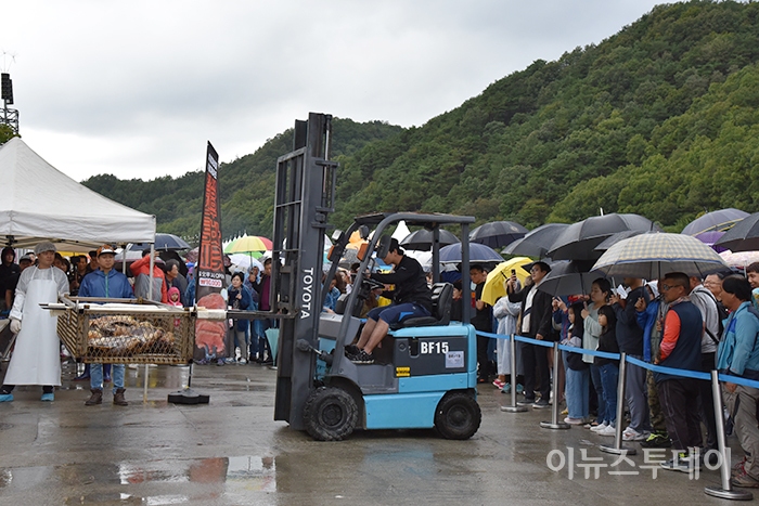 통째로 구운 횡성한우 기다려요