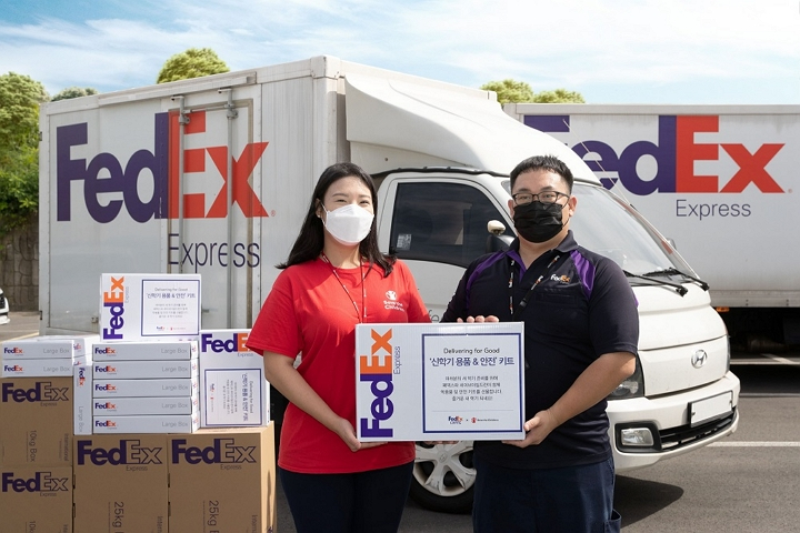 페덱스(FedEx), 학생들을 위한 돌봄 패키지와 함께 희망 전달