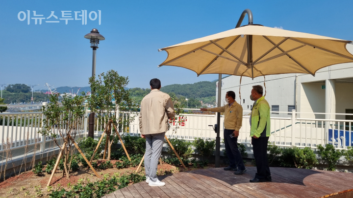 창원특례시, 바다가 보이는 해전사체험관 실외정원 조성 완료
