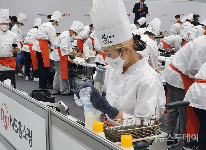 [현장] 익산에 펼쳐진 닭 요리 경연 …축제 흥 더한 미식의 향연