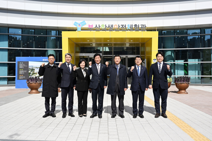 부산시의회 교육위원회, 학생인성교육원ㆍ명문초 임시교사 등 현장확인