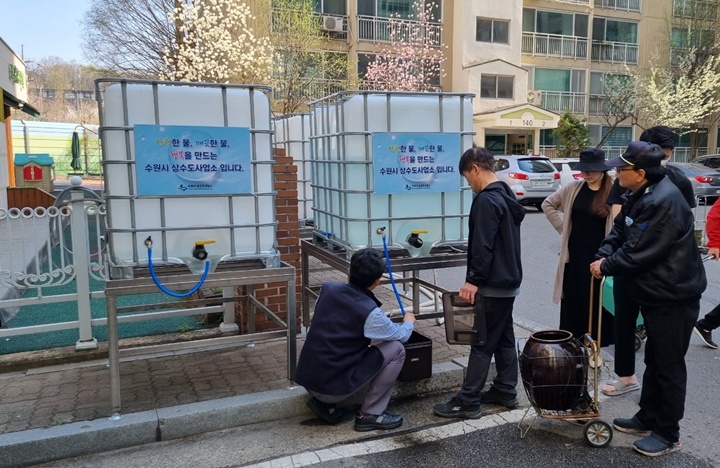 수원특례시, 휴일 단수 사고 발생 아파트에 비상 급수