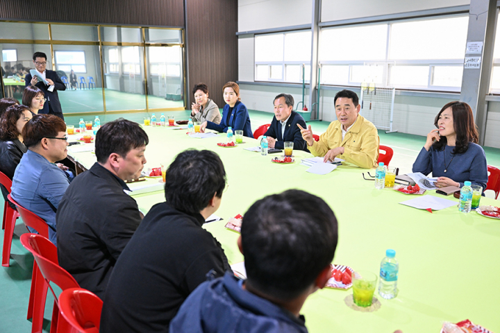 백영현 포천시장, 강길텍스타일·아셀떡·한양기전 방문