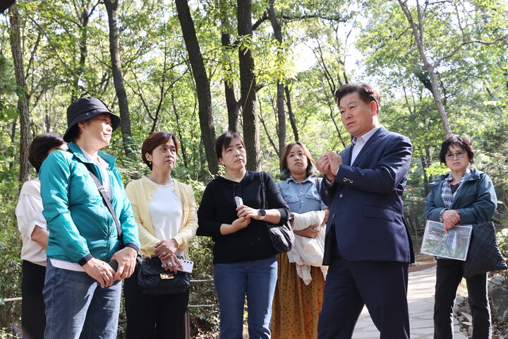 박승원 광명시장, 주민참여예산사업 소소한 책방 등 제안 시민과 함께 현장점검