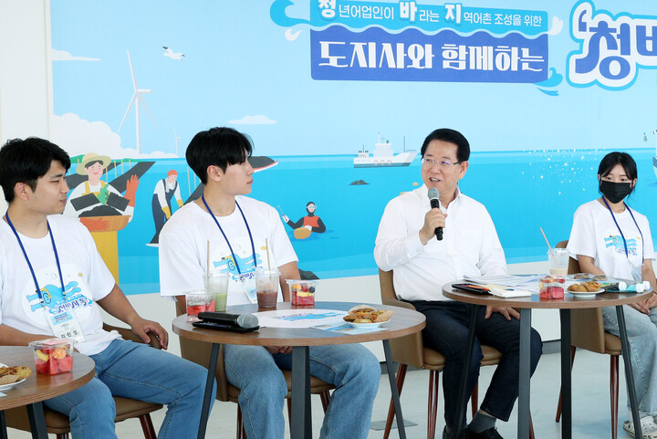 김영록 전남지사, 청년 어업인들과 간담회
