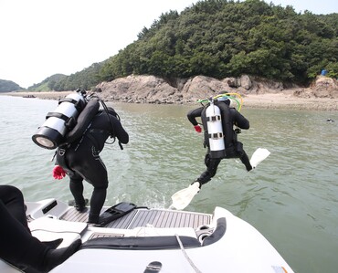 화성시·특수임무유공자회 경기도지부, 제부도 수중 정화활동 실시