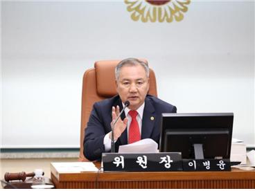이병윤 서울시의회 교통위원장, 서울교통공사 적자 문제 지적
