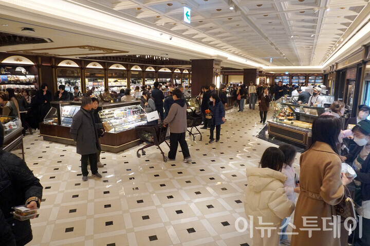 [포토] 강남 주부 사로잡으러 왔다···신세계 마켓 오픈