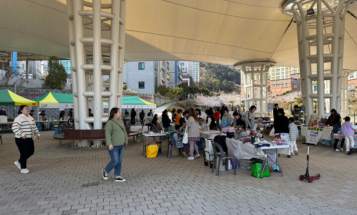 여수시 만덕동, 농산물 직거래 벚꽃 장터 열어