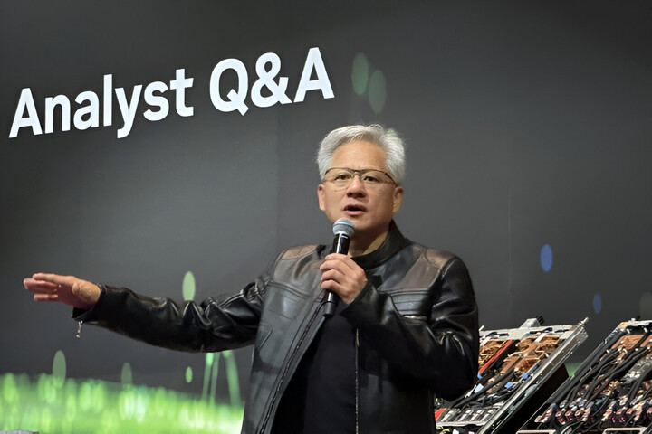 젠슨 황, 15년 만의 방한···삼성·SK 향한 메시지 나올까?