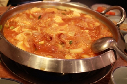 따끈한 국물 생각날 때 ‘부대찌개’ 어때요?