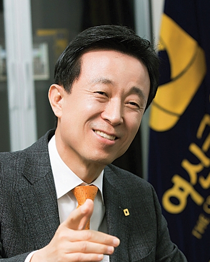 김덕수 여신금융협회장 발로 뛰는 리더십 각광