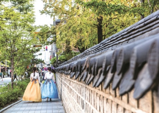 [Travel Essay] 삶까지 형형색색 물들여가는 가을날을 거드렁 거리며 즐겨보세, 전주에서