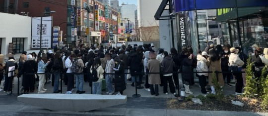 “외국인이 더 많아요” 젊음이 늘어선다…올리브영N 성수 가보니