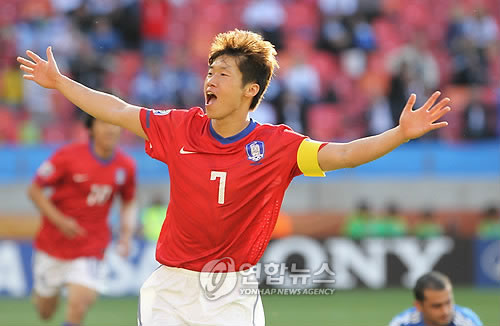 한국 '그리스 잡았다'… 이정수-박지성 골로 2-0 승