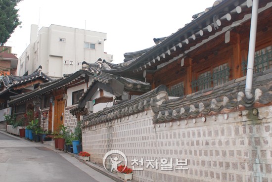 무늬만 한옥마을… 갈 길 먼 디자인서울